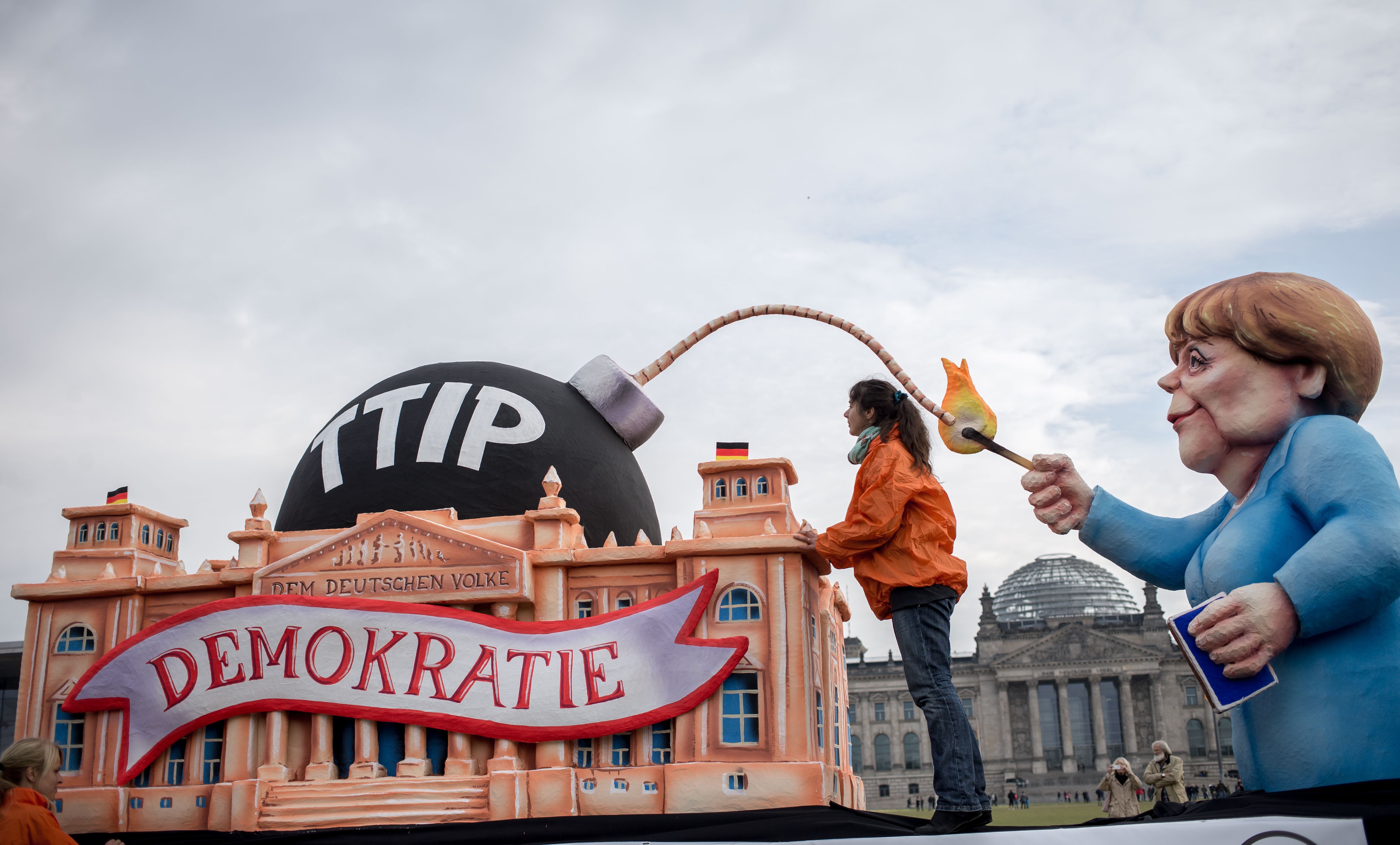 Gegen TTIP: Frau Merkel hat keine Zeit 1.6 Mio. Unterschriften entgegenzunehmen