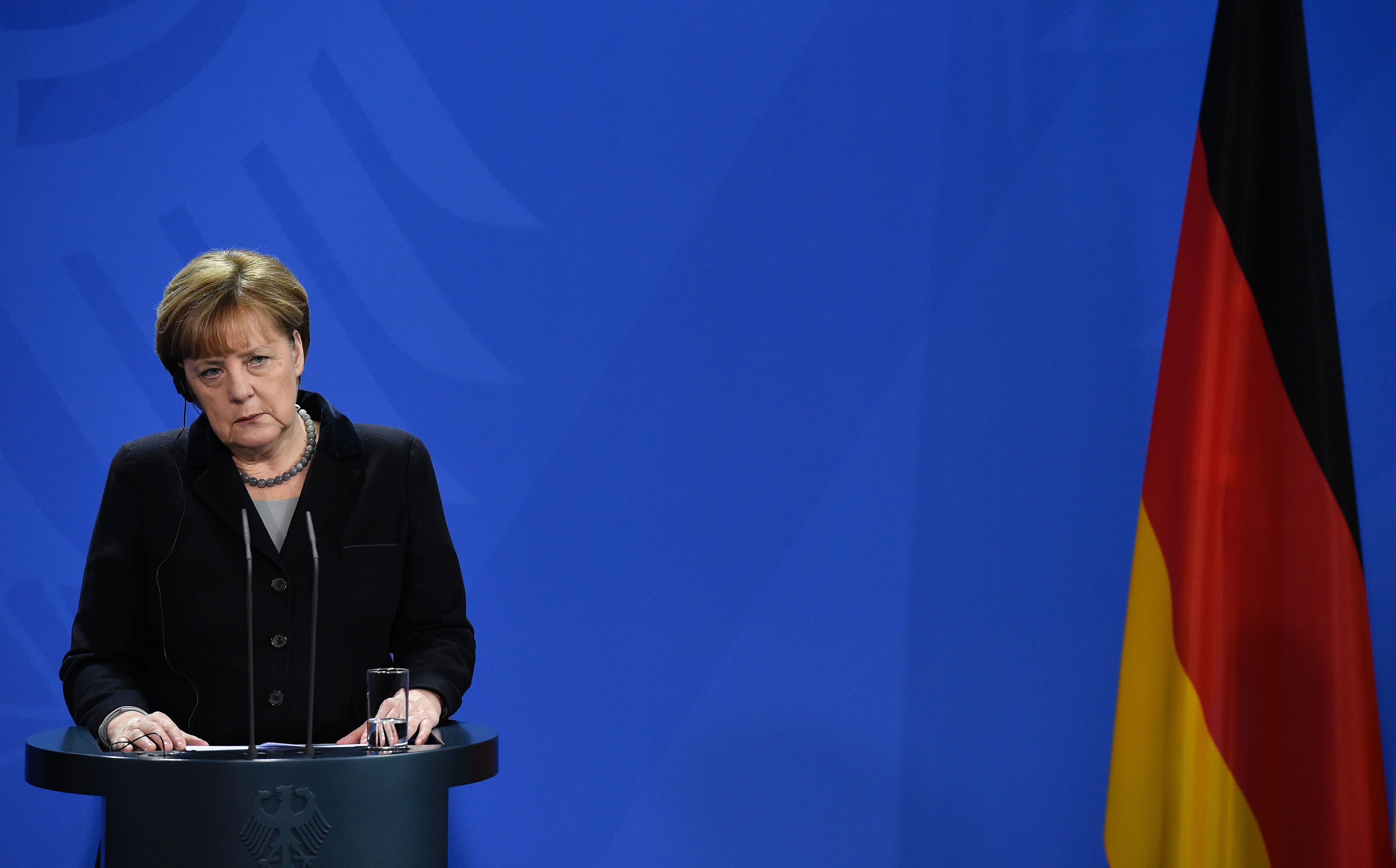 Silvester-Übergriffe und Asyldebatte: Bundeskanzlerin Angela Merkel in Bedrängnis, so sehen es ausländische Medien