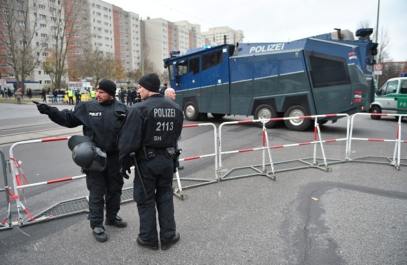 Heutige Demos in Köln wegen Silvester-Übergriffe: Polizei bereitet sich mit Wasserwerfern vor