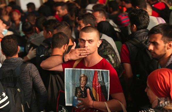 Merkel will Flüchtlinge schneller in Arbeit bringen