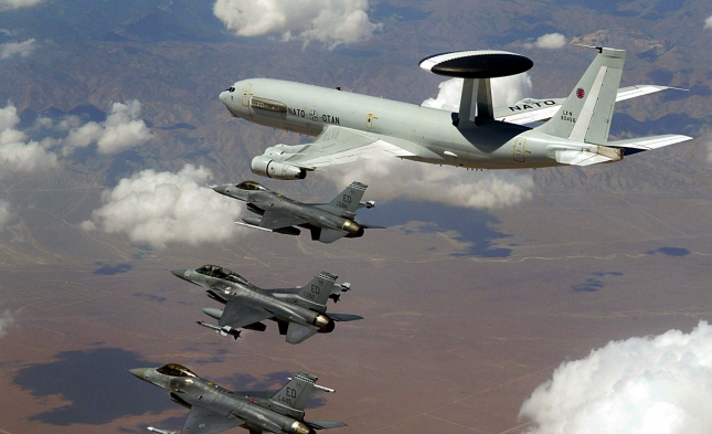 Lammert rügt Regierung wegen Umgang mit AWACS-Einsatz in der Türkei