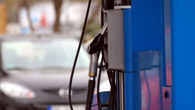 Indirekte Förderung des Diesel: Weniger Steuern an der Zapfsäule
