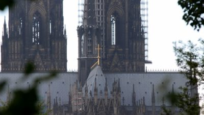 Hunderte Menschen bei Demonstrationen in Köln