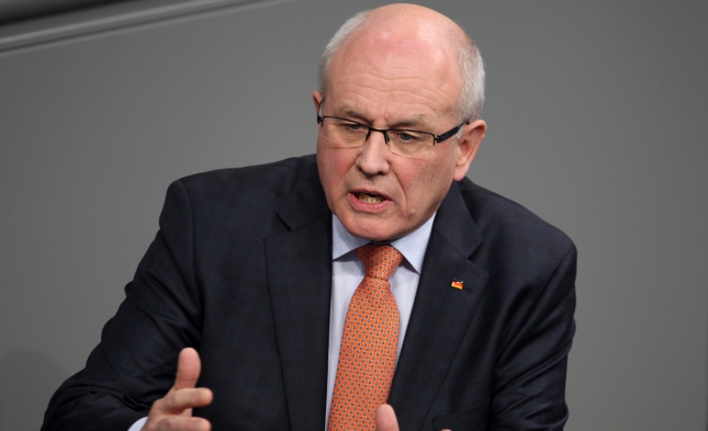 Kauder kritisiert SPD-Blockade in Asylpolitik
