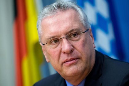Herrmann warnt vor Debatten über Zukunft von Merkel und Seehofer
