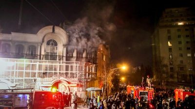 Demonstranten greifen saudische Botschaft in Teheran an