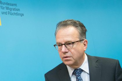 Ehemaliger BAMF-Präsident: “Im Zweifel Asyl anerkennen” habe er nie gesagt