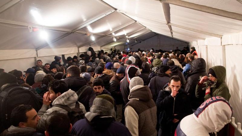 „Verwahrlosung durch Müßiggang“: Gauweiler fordert Flüchtlinge zu verpflichtender Sozialarbeit