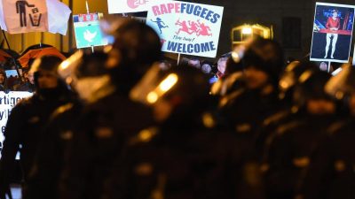 Randale am Rande des Legida-Jahrestags in Leipzig – Legida Anhänger friedlich