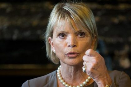 Corona-„Impfluencer“: Prominente für Impfkampagne der Regierung engagiert