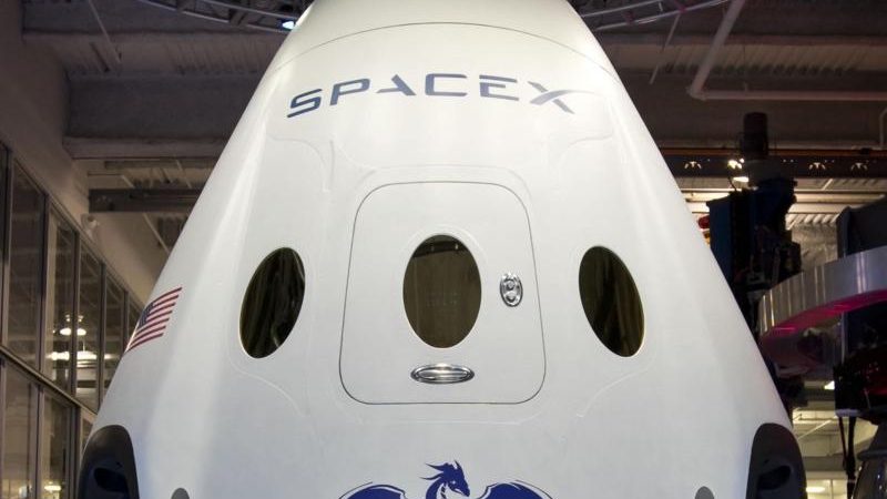 Weltraumtourismus beginnt: SpaceX kündigt bemannte Mond-Umrundung für kommendes Jahr an