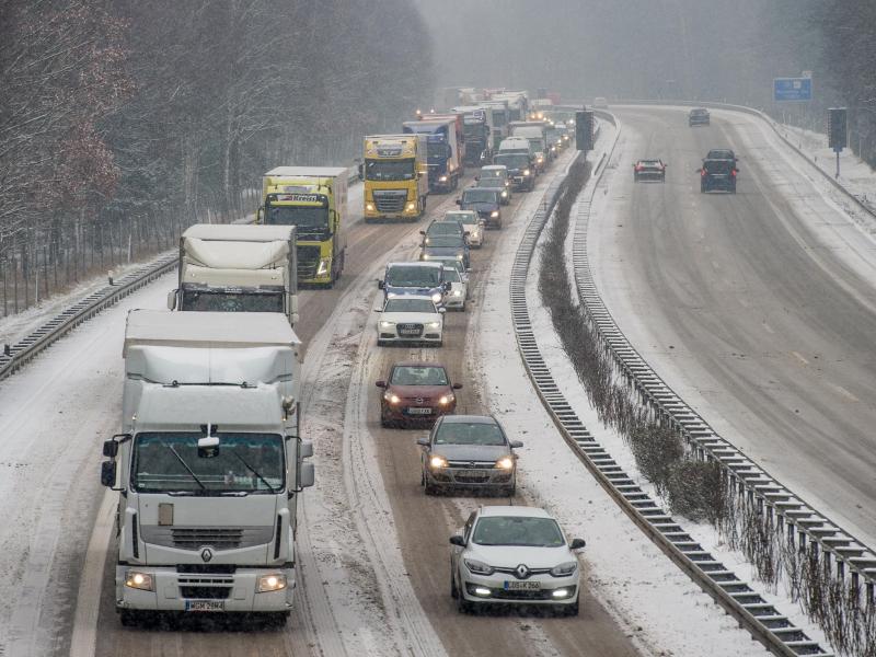 Mehr als 300 Verkehrsunfälle wegen Winterwetters in Bayern