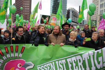 “Wir haben es satt” und “Wir machen Euch satt” – Grüne Woche in Berlin