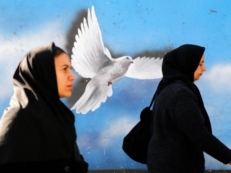 Für Freiheit, gegen Kopftuchzwang: Der lange Kampf der Frauen im Iran – Gefangen in der Religionsdiktatur