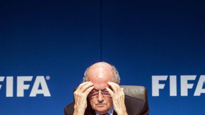 FIFA kürzt Vergütungen von Blatter