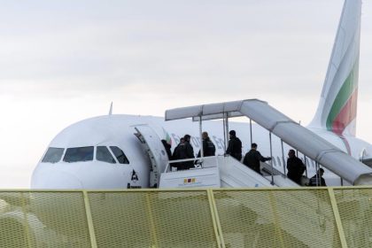 Widerstand oder plötzlich krank: Mehr als 600 Abschiebungen scheiterten “Last Minute”