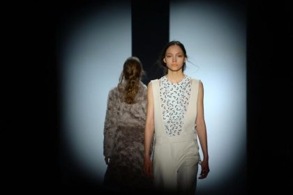 Fashion Week geht mit zarten Kleidern weiter