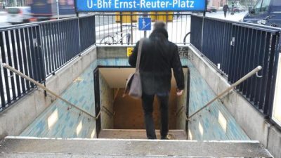 Tödlicher Angriff in Berliner U-Bahn: Mutmaßlicher Täter schweigt