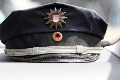 Waffenlager und NS-Devotionalien bei Polizist gefunden