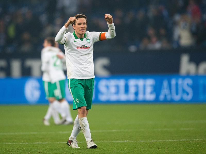 Bremer Fritz und Pizarro bei Sieg auf Schalke gefeiert