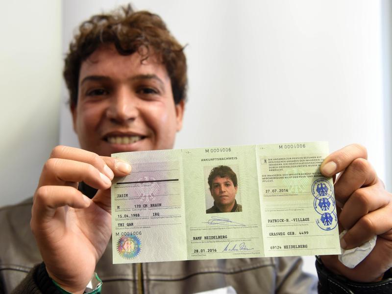 27-jähriger Iraker erhält ersten Flüchtlingsausweis