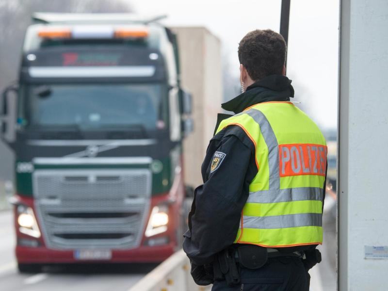 Logistiker: Strikte Grenzkontrollen träfen Spediteure hart