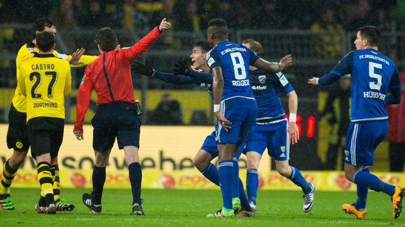 BVB-Sieg mit Schiri-Hilfe – Hasenhüttl: «Riesensauerei»