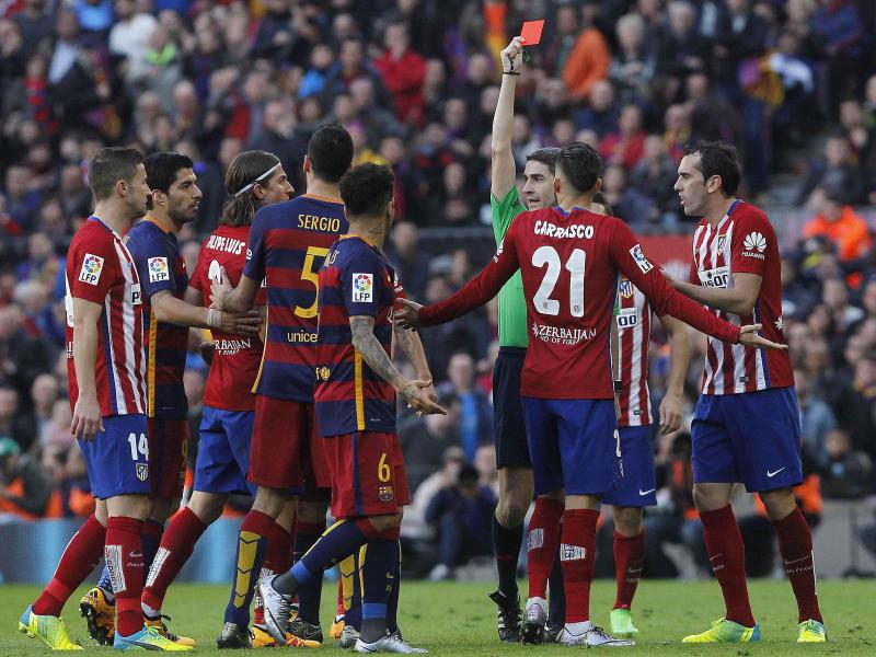 Barça auf Titelkurs – Atlético dezimiert sich selbst