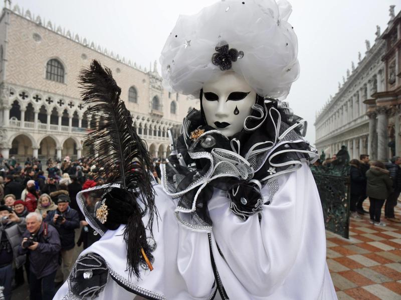 Engelsflug beim Karneval in Venedig