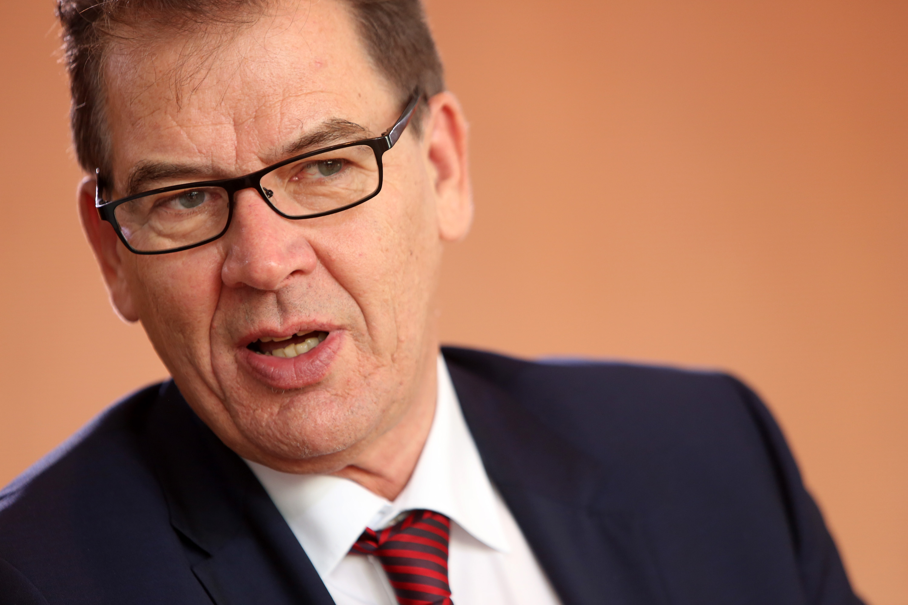 Entwicklungsminister Müller kündigt Siegel für faire Kleidung für 2019 an