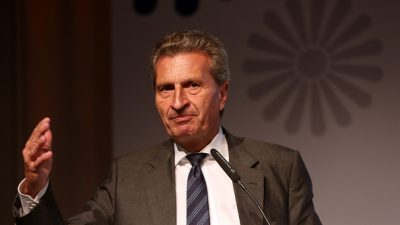 Oettinger gegen AfD: Würde mich erschießen, wenn Petry meine Frau wäre