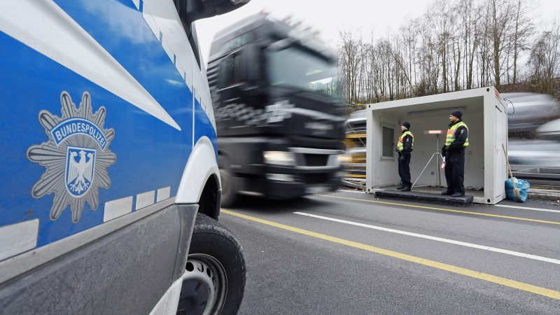 Bayern bereitet sich auf Grenzschließung vor – Tageskontingent gefordert