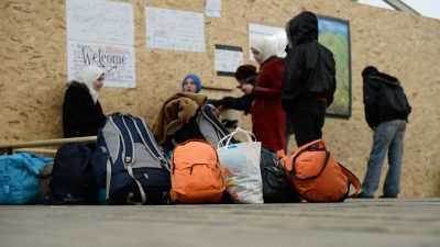 Flüchtlinge: Unionspolitiker bestehen auf Aussetzung des Familiennachzugs