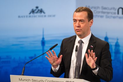 Russischer Regierungschef Medwedew weist Korruptionsvorwürfe zurück