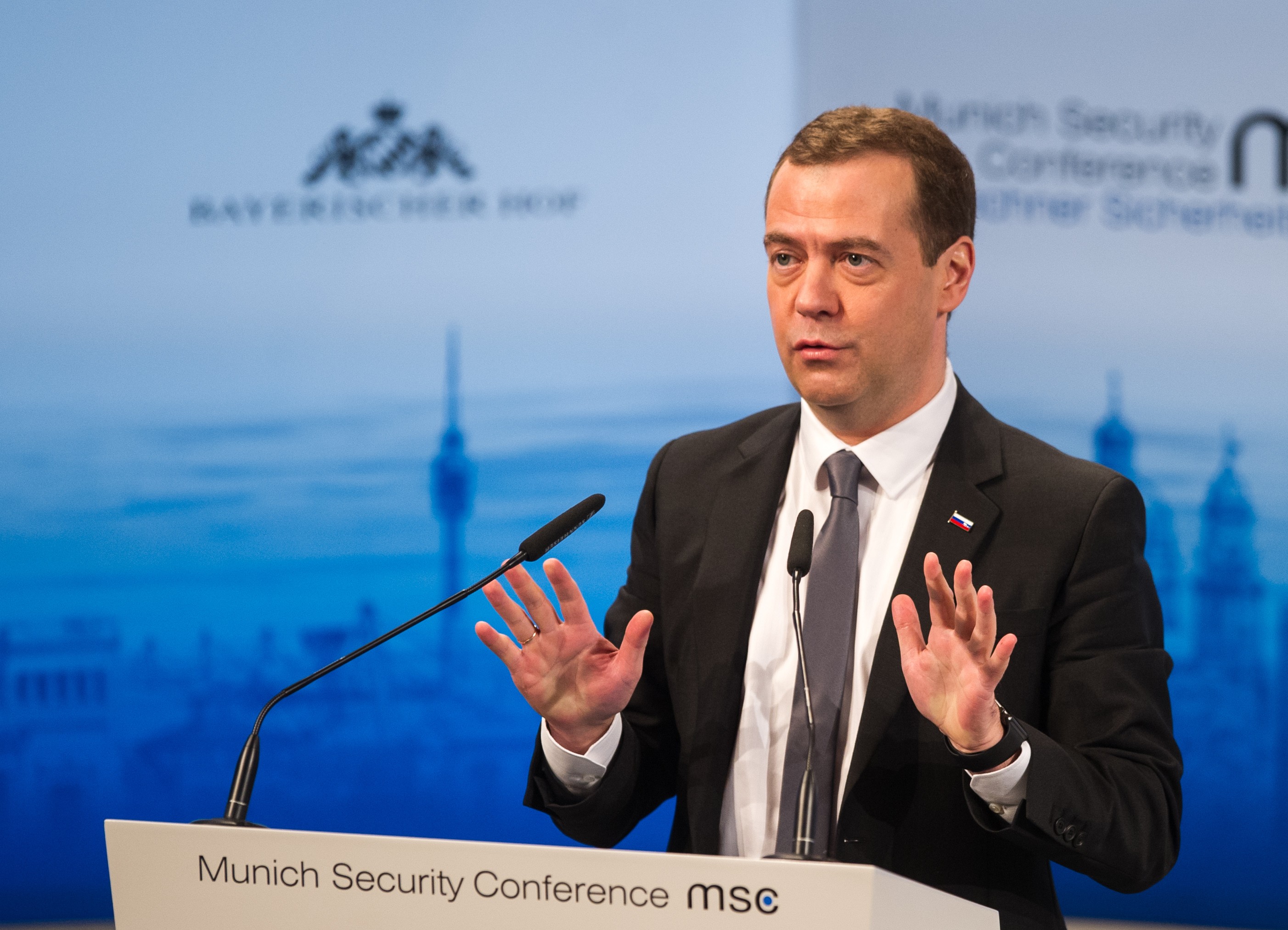 Russischer Regierungschef Medwedew weist Korruptionsvorwürfe zurück