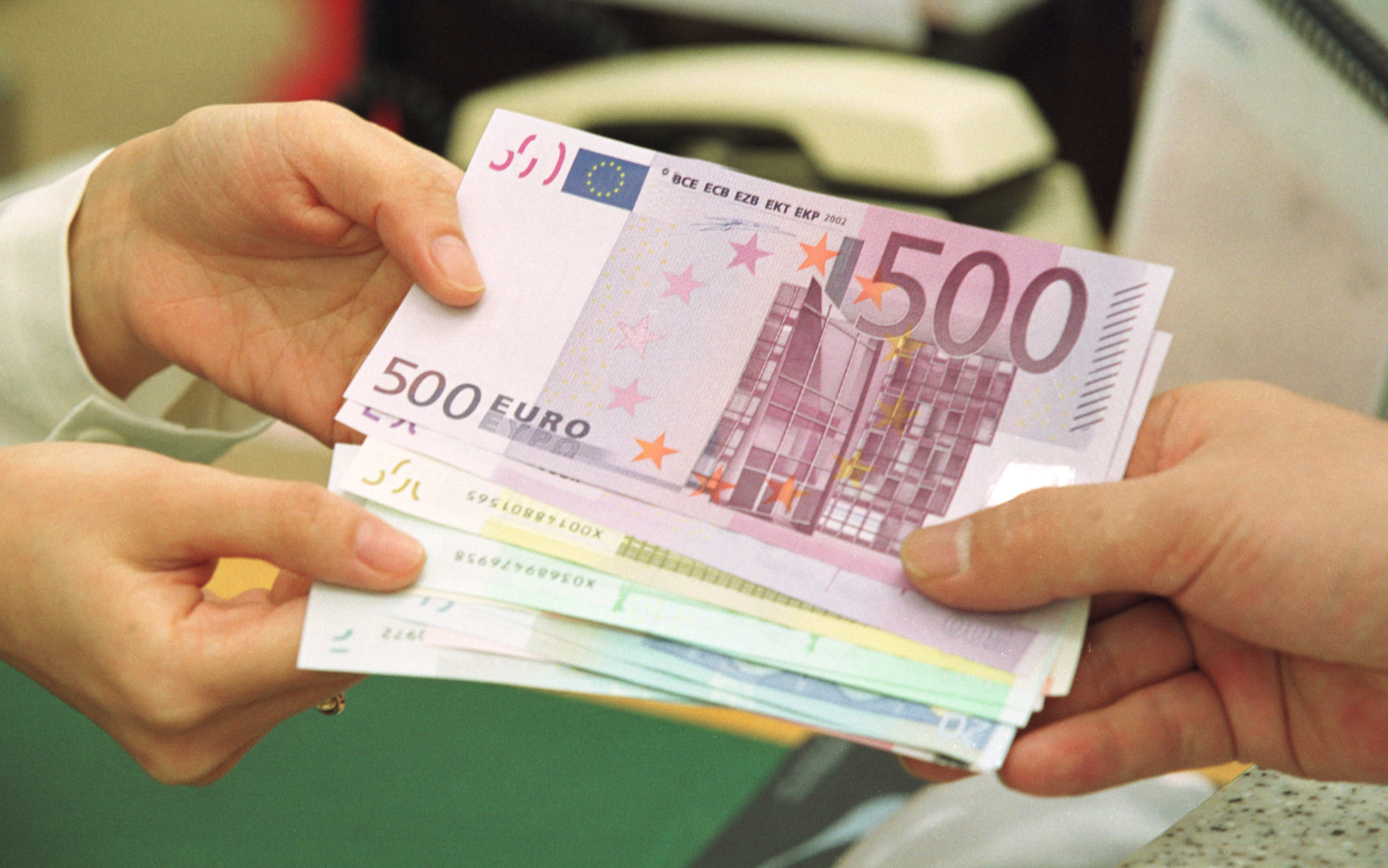 Diskussion um Obergrenze für Bargeldzahlung: 5.000 versus 10.000 Euro