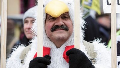 Tausende protestieren gegen Freihandels-Unterzeichnung in Auckland