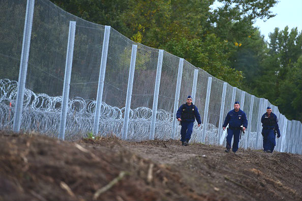 Juncker lehnt Ungarns Zaun-Finanzierung ab: Man kann nicht Grenzkontrollen auswählen und Flüchtlingsverteilung ablehnen