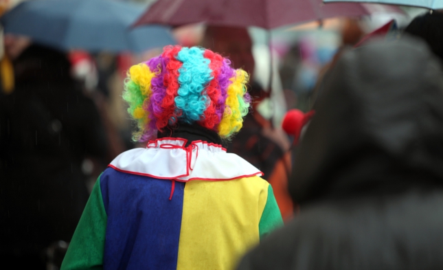 Tragisches Ende eines Horror-Clowns: Dorfbewohner jagen verkleideten Studenten in den Tod