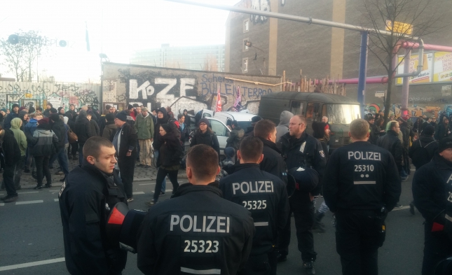 Berlin: Rund 3.000 Demonstranten ziehen durch Friedrichshain