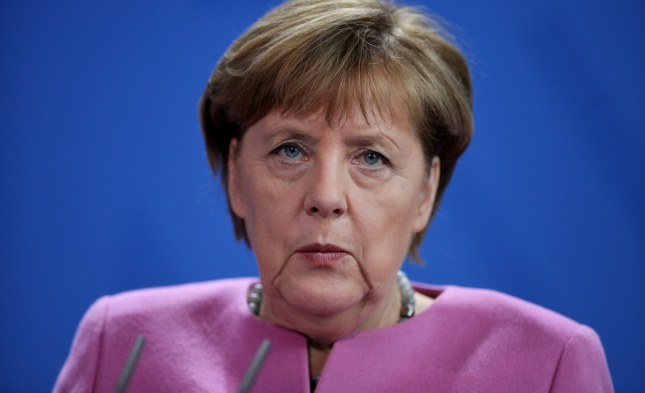 Juncker stärkt Merkel in Flüchtlingskrise den Rücken