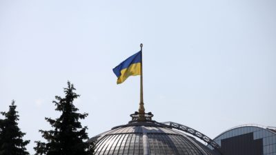 Ukrainischer Regierungschef Jazenjuk übersteht Misstrauensvotum