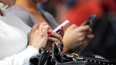 Studie: Jeder Fünfte ist privat vor allem mit dem Smartphone online