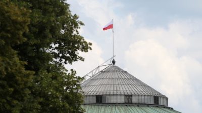 Polens Regierungschefin Szydlo verteidigt umstrittene Reformen