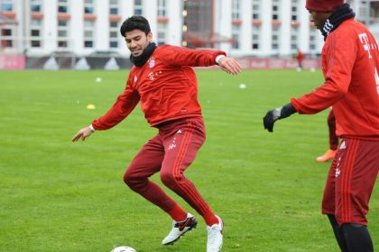 Bayern-Neuzugang Tasci im Training am Kopf verletzt