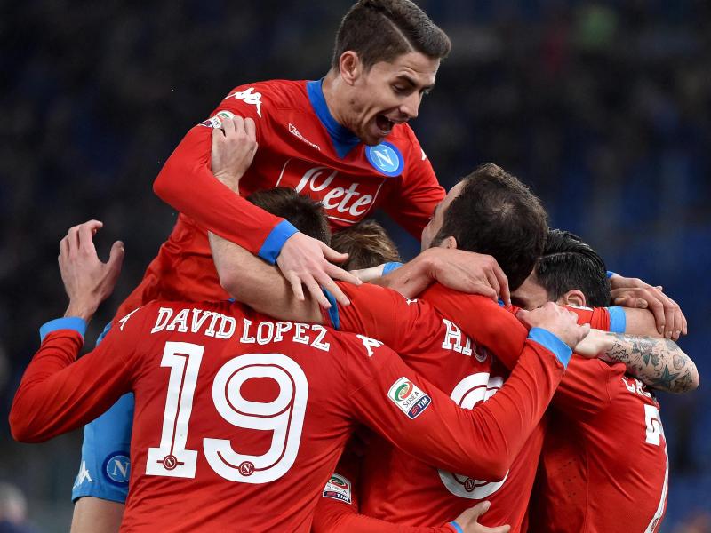 Neapel besiegt Klose und Lazio – Juve mit Sieg Nummer 13