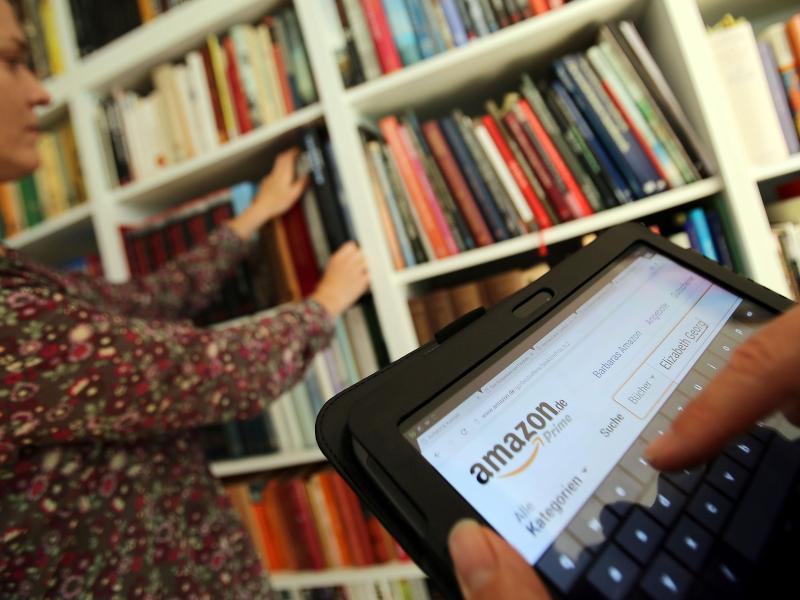 Handels-Manager rudert nach Äußerung über Amazon-Buchläden zurück