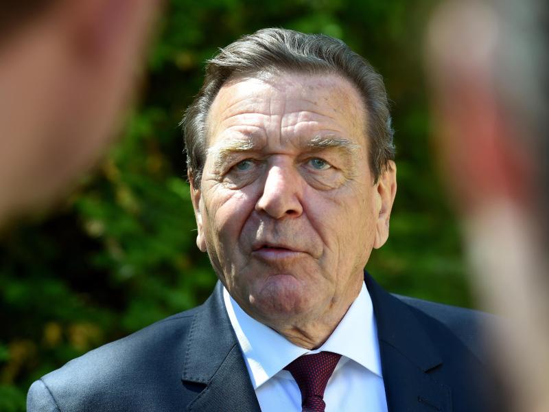 Schröder für Begrenzung der Amtszeit für Bundeskanzler auf acht Jahre – Man wird mit den Jahren „immun gegen Kritik“