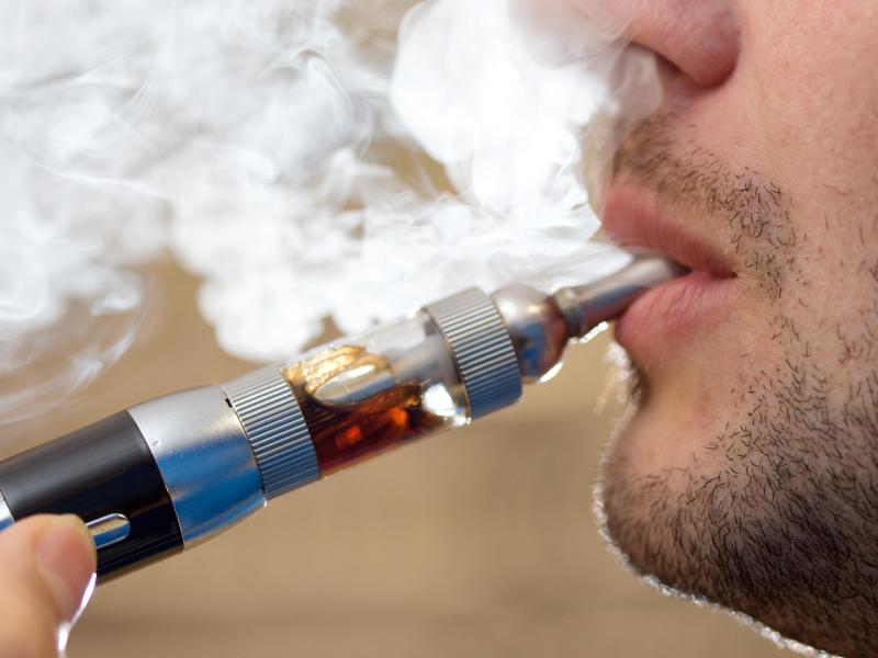 E-Zigaretten: Vaping erzeugt tödliche Gase und beeinflusst Herzschrittmacher