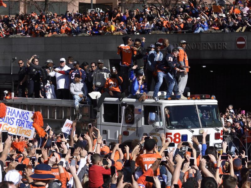 Begeisterter Empfang für NFL-Champion Denver Broncos